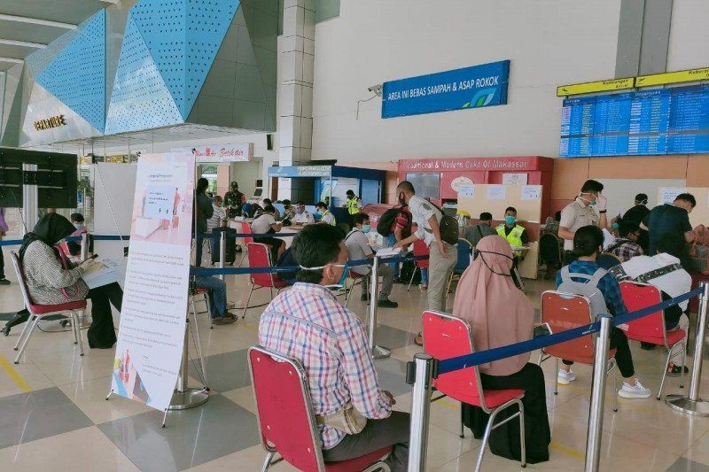 Cuma Satu Pintu Masuk, Ratusan Calon Penumpang di Bandara YIA Menumpuk