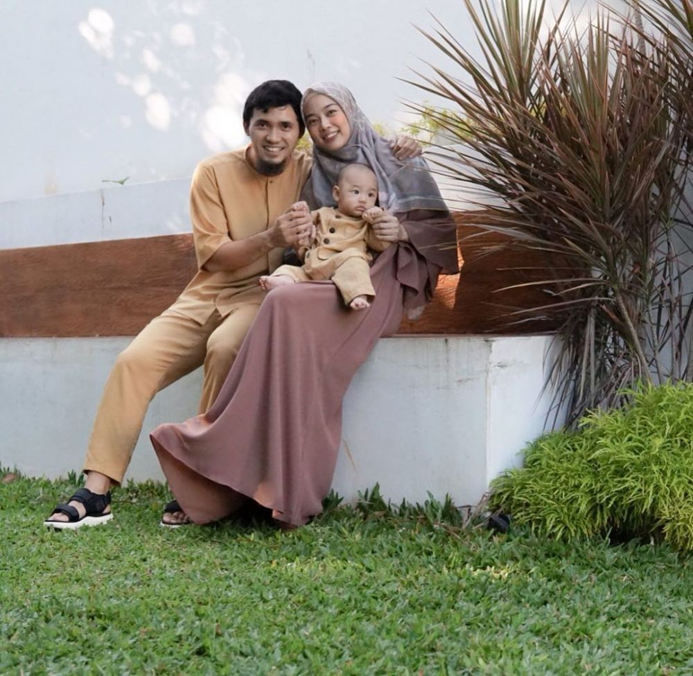 Bahagia Banget, 14 Artis Ini Pertama Kali Lebaran Bersama Buah Hati