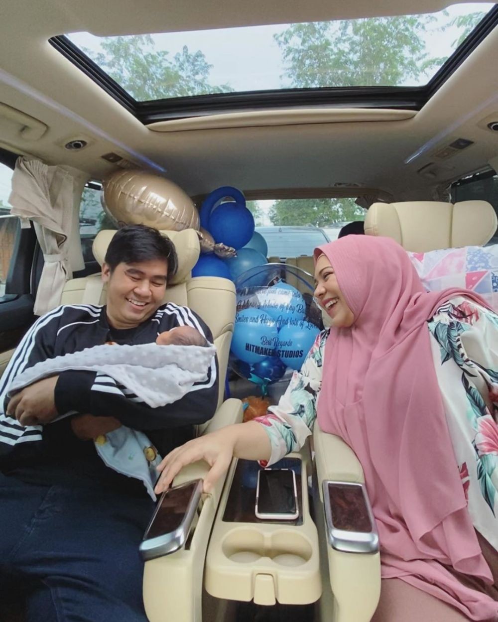 Bahagia Banget, 14 Artis Ini Pertama Kali Lebaran Bersama Buah Hati