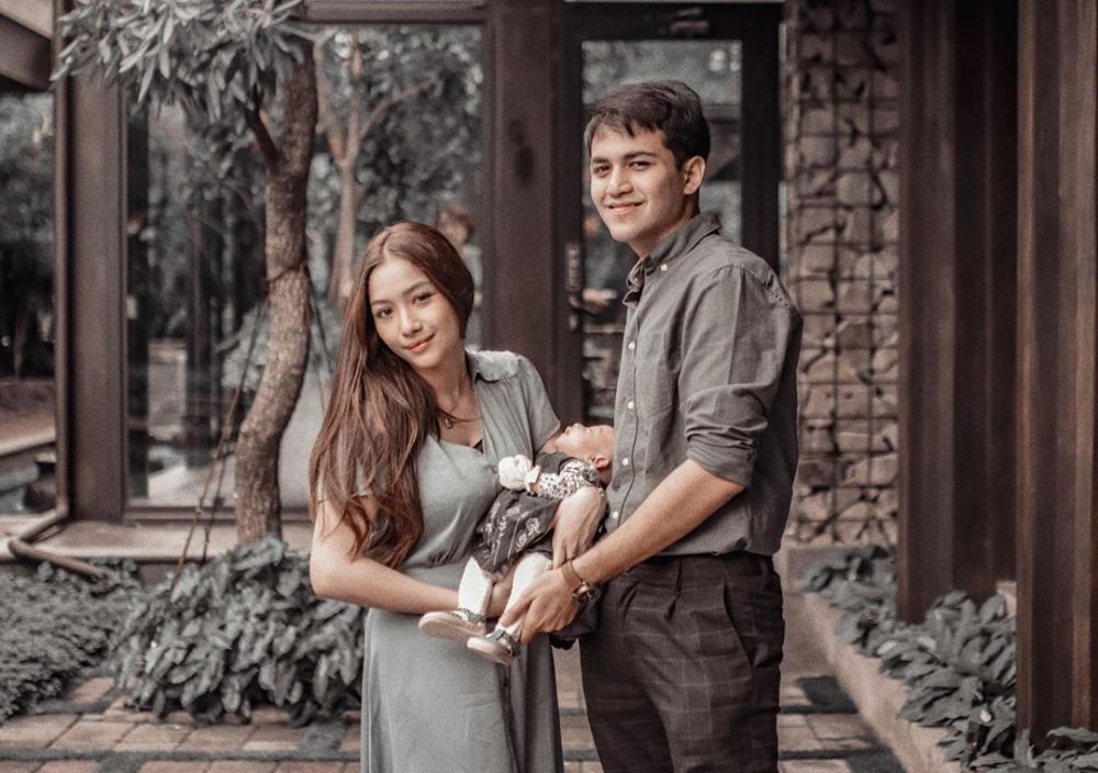 Bahagia Banget, 14 Artis Ini Pertama Kali Lebaran Bersama Buah Hati
