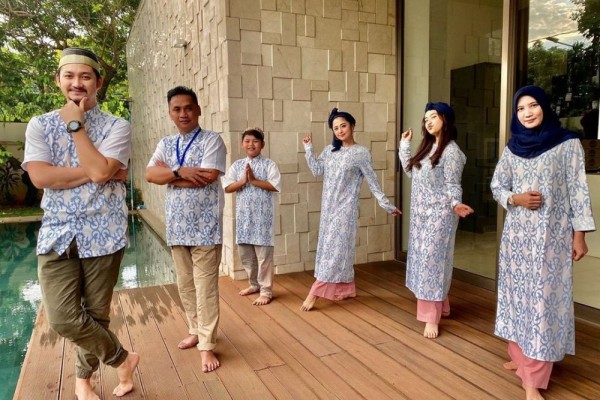 Kompak Banget 10 Inspirasi Baju Lebaran Ala Keluarga Seleb Indonesia
