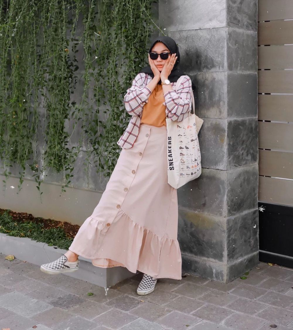 10 Model Rok yang Wajib Dimiliki Hijabers untuk Tampil Stylish