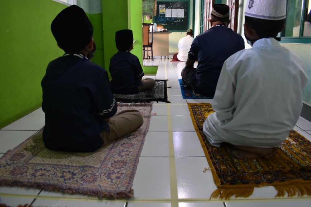 Masih Ada Masjid di Bandung Laksanakan Salat Idulfitri Berjamaah
