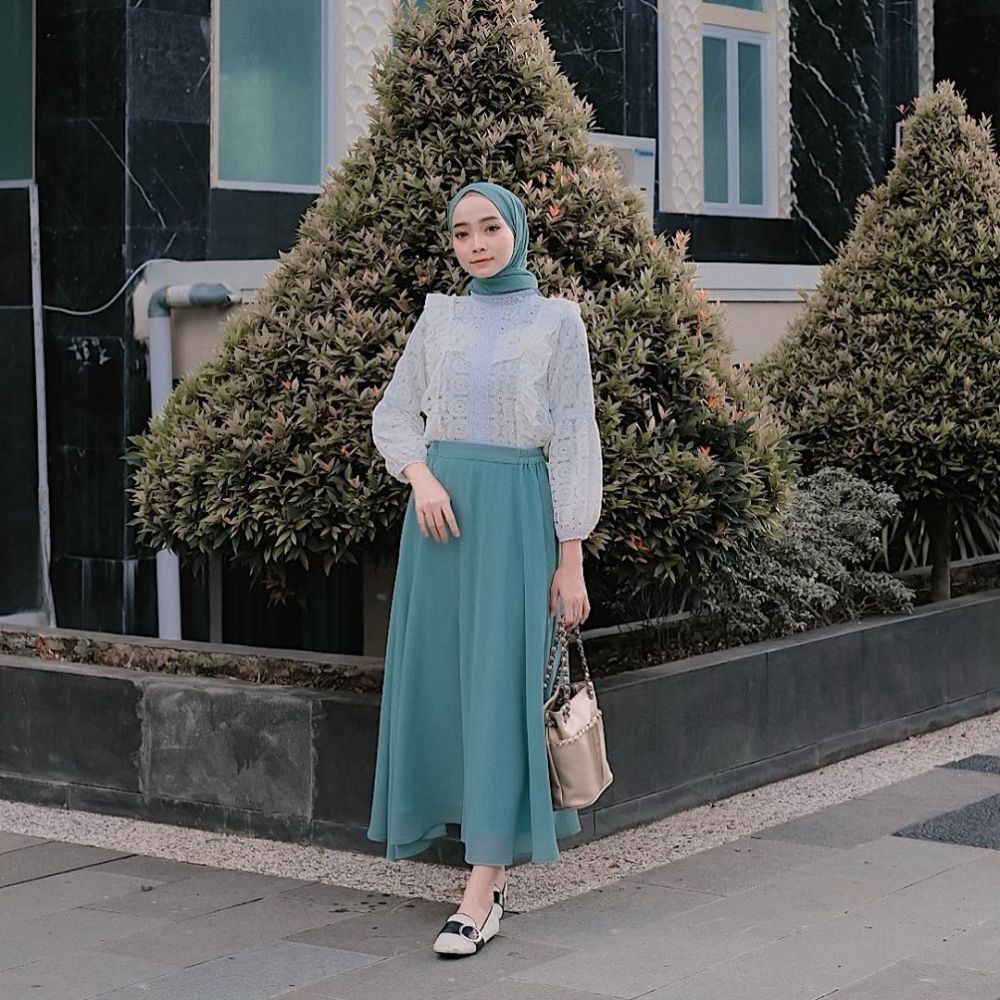 10 Model Rok yang Wajib Dimiliki Hijabers untuk Tampil Stylish