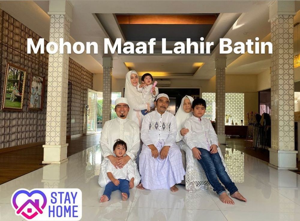 10 Foto Serunya Lebaran ala Keluarga Ustaz Indonesia