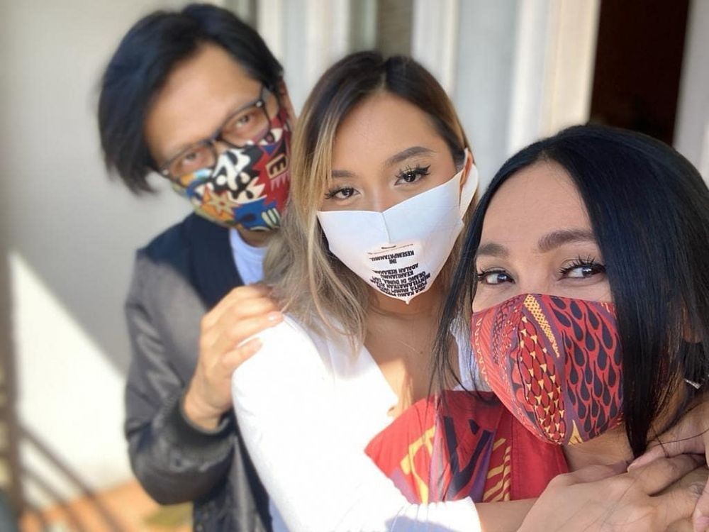 Taat Aturan, 10 Artis Ini Memakai Masker saat Rayakan Lebaran