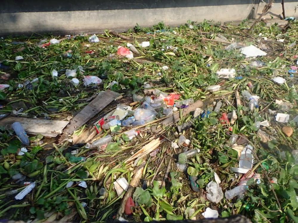 PSBB Surabaya, Sampah Plastik Justru Menumpuk di Sungai
