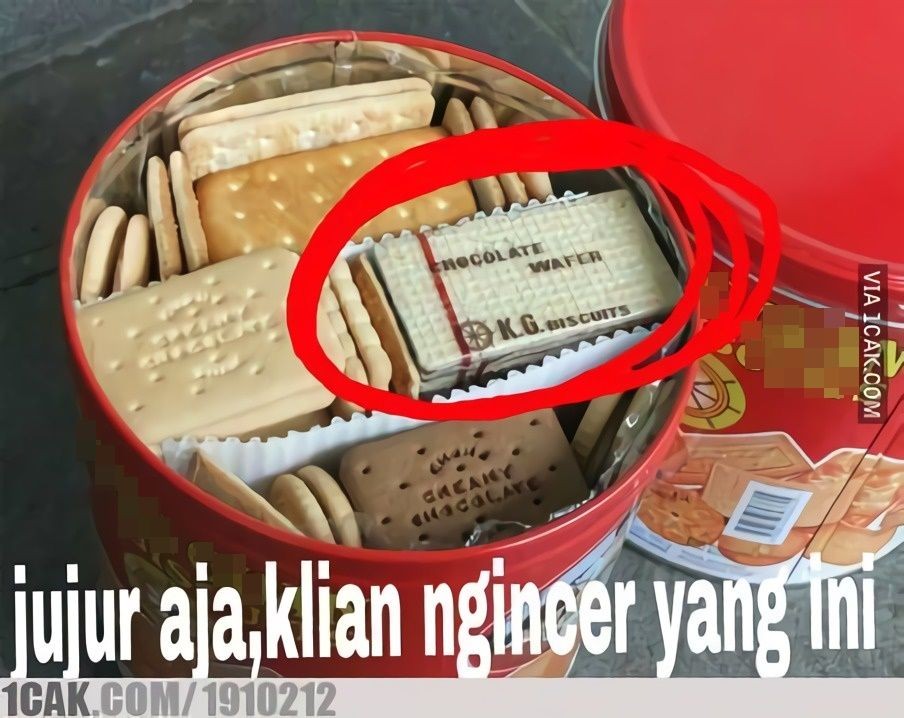 10 Meme Kocak Isi Kaleng Makanan Lebaran yang Ngeselin Abis, Ngalami?