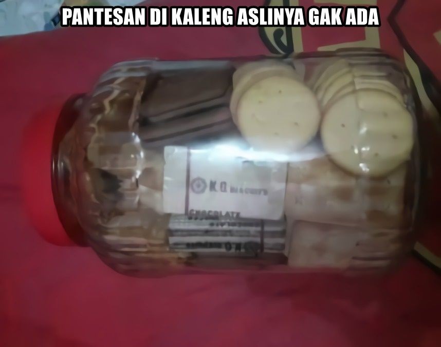 10 Meme Kocak Isi Kaleng Makanan Lebaran yang Ngeselin Abis, Ngalami?