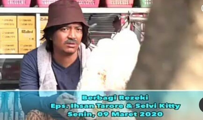 10 Potret Penyamaran Artis di Acara Berbagai Rezeki, Bakal Pangling!