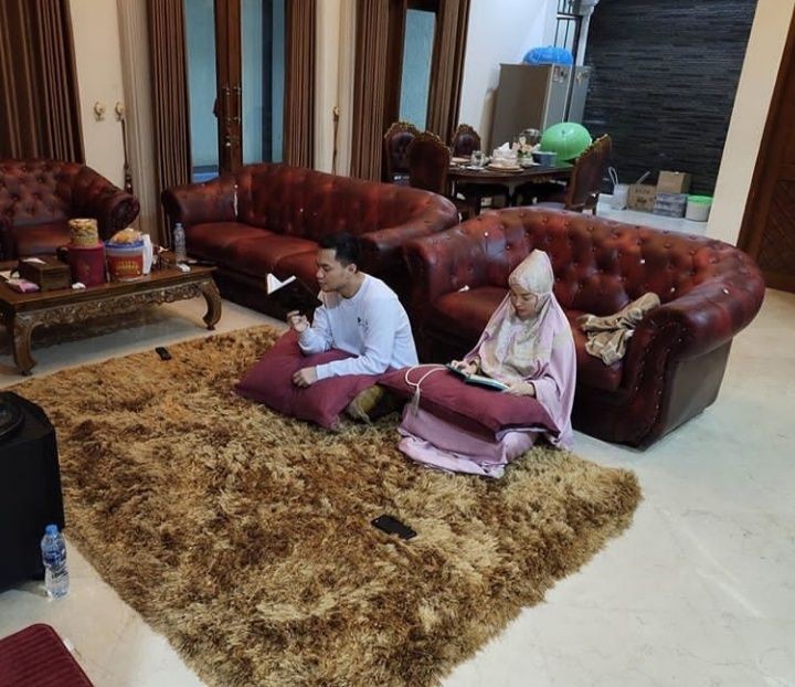 Adu Mesra Zaskia Gotik Vs Siti Badriah dengan Sang Suami, Intim Abis!