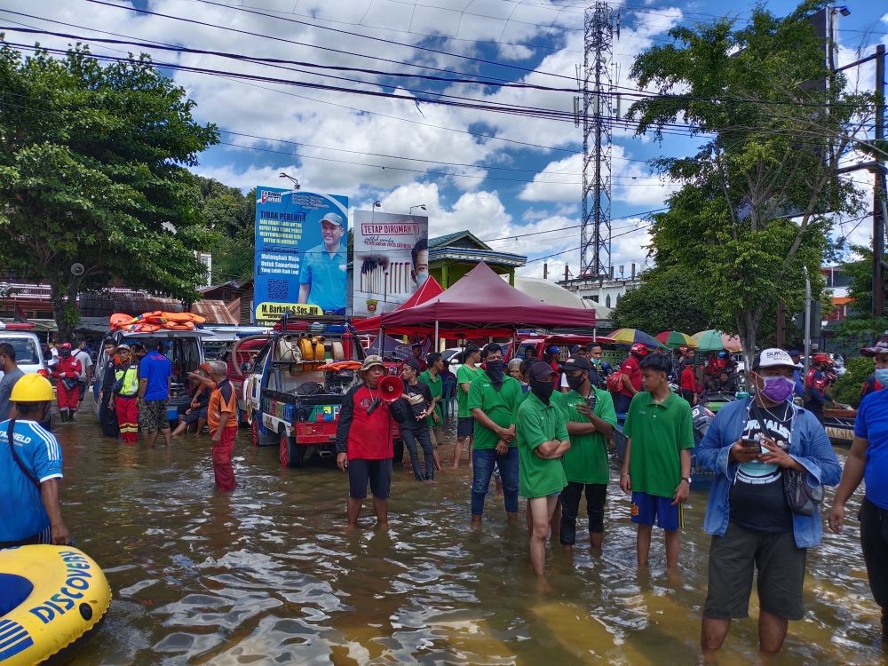 Kezia, Perempuan Relawan Kemanusiaan saat Musibah Banjir di Samarinda