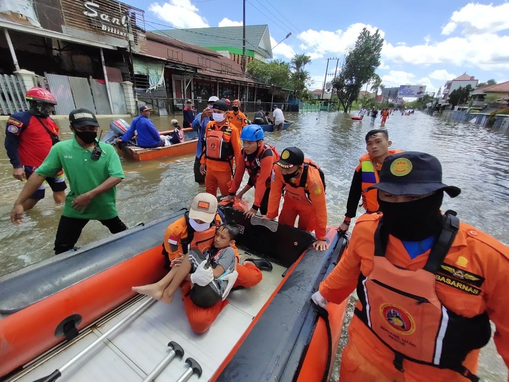 Kezia, Perempuan Relawan Kemanusiaan saat Musibah Banjir di Samarinda