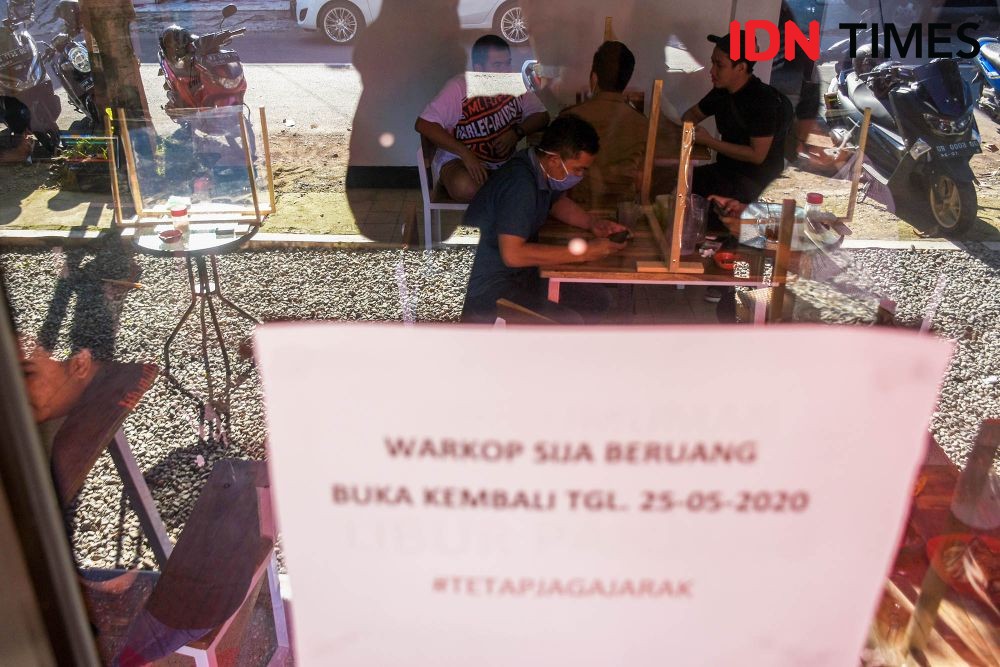 [FOTO] Buka Kembali, Warkop di Makassar Terapkan Protokol Kesehatan
