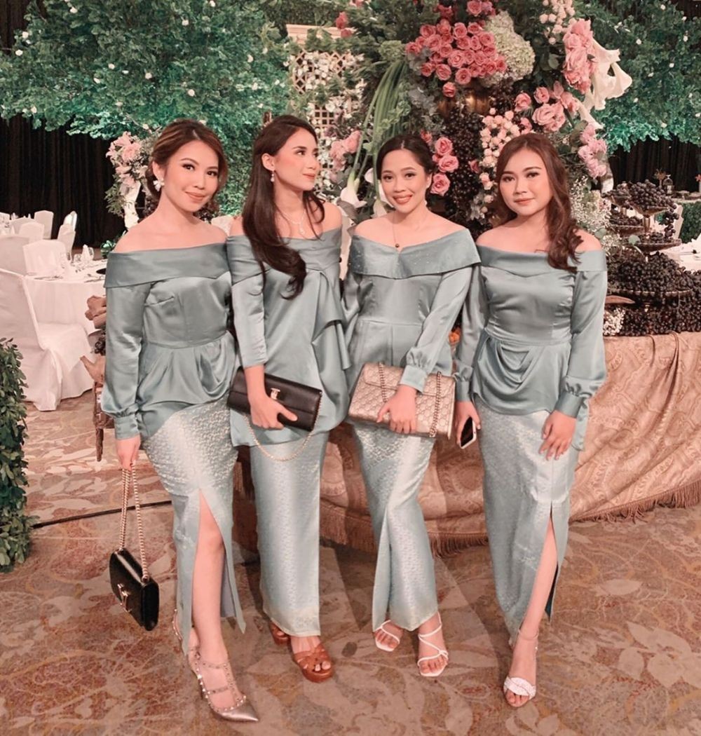 10 Referensi Anggun Model Gaun Bridesmaid Satin