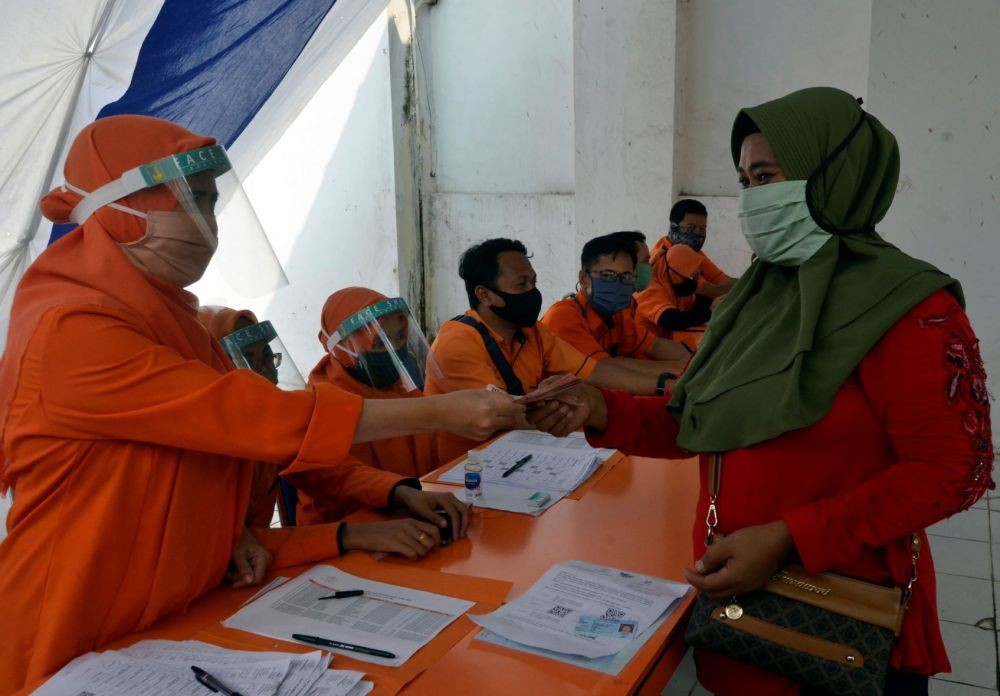 Warga Tangerang Tak Bisa Ambil BST di Kantor Desa Jika Belum Vaksinasi