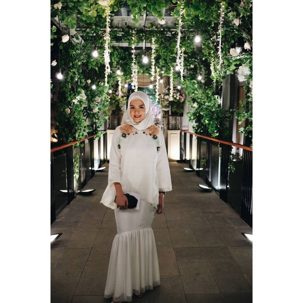 OOTD Kondangan dengan Hijab ala Revalina S. Temat, Anggun ...