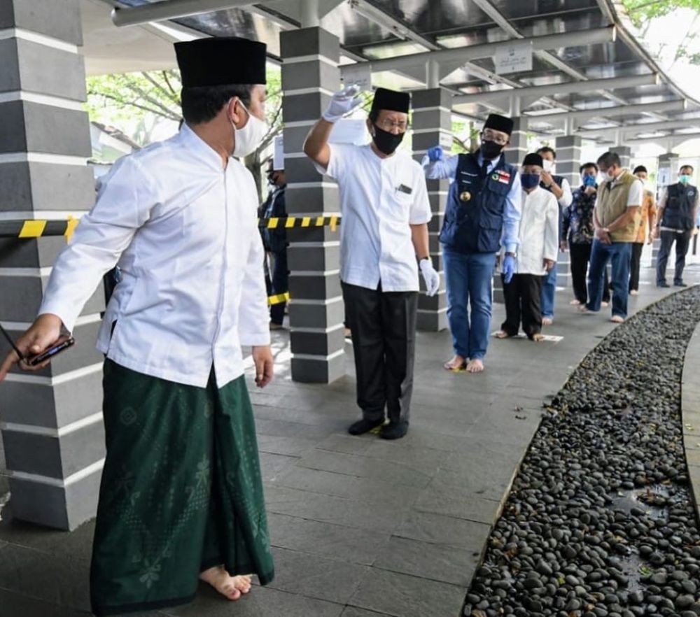 [FOTO] Ridwan Kamil Tinjau Masjid dan Gereja yang Akan Dibuka Kembali