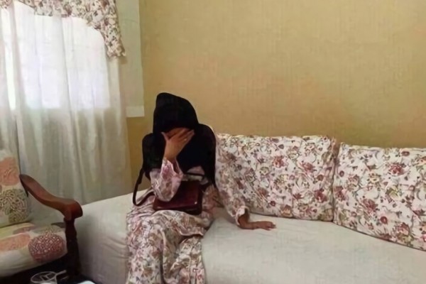 Kayak Bunglon, 10 Potret Kocak Ketika Baju Kembar dengan Benda Sekitar
