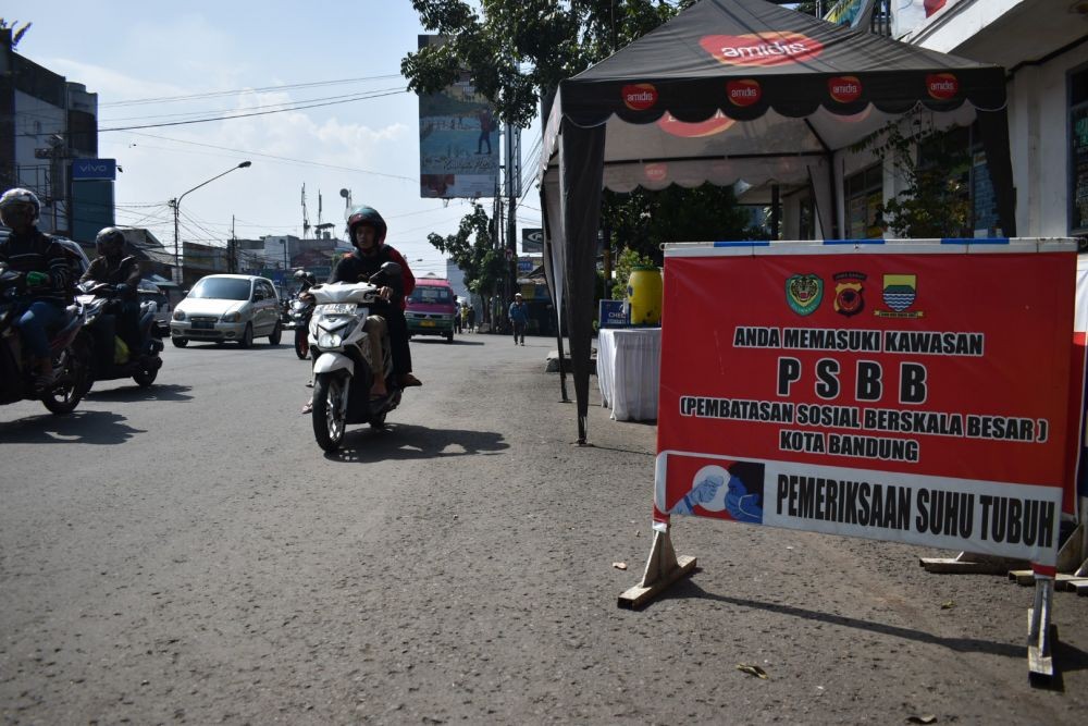 [FOTO] Kota Bandung Masih Zona Kuning Tapi Pengawasan Diperlonggar
