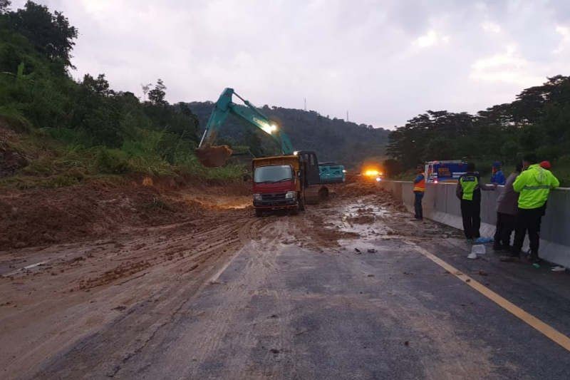 Tol Semarang-Solo Tertutup Longsor, Kendaraan Dari Surakarta Dialihkan