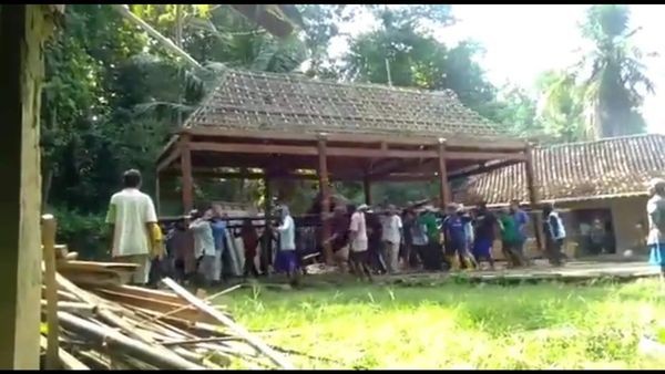 Heboh Video Warga Gotong Rumah, Ternyata Program Pemkab Kulon Progo