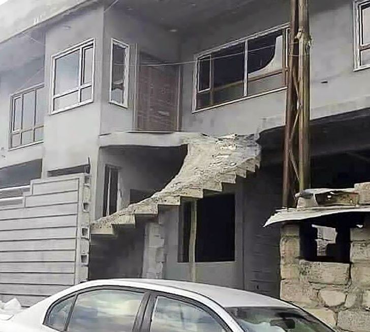Ngakak! 13 Desain Rumah yang Hancur Akibat Nekat Renovasi Sendiri