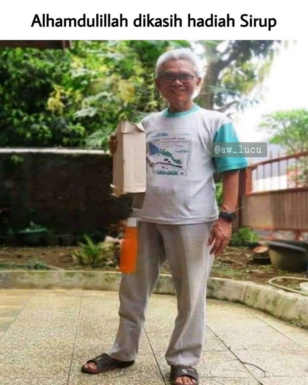 10 Momen Perjuangan Kocak demi Foto OOTD yang Kece Badai
