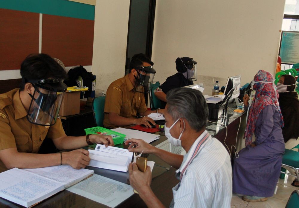 Warga Makassar Bisa Cetak Dokumen Kependudukan via Mesin ADM