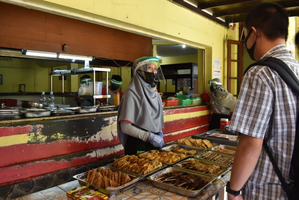 Oded: Selama AKB, Restoran Boleh Buka tapi Hanya 50 Persen Pengunjung