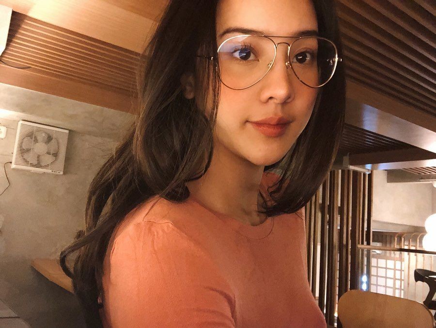 10 Gaya di Rumah Saja ala Anya Geraldine yang Sukses Mencuri Perhatian