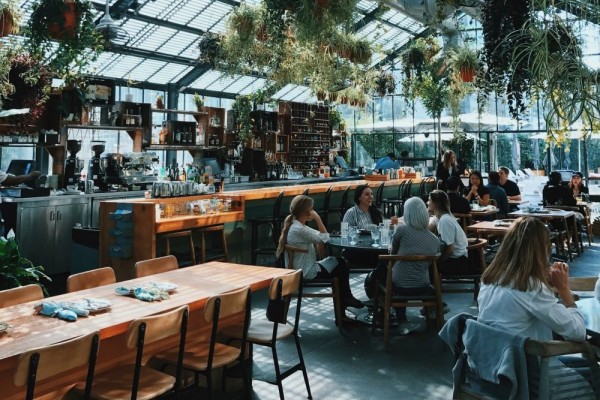 10 Kesalahan yang Wajib Dihindari Saat di Restoran Selama New Normal