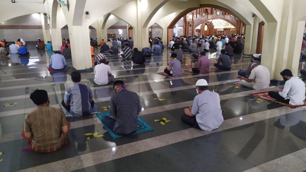 Lama Ditutup, Masjid Pusdai Bandung Gelar Solat Jumat Perdana