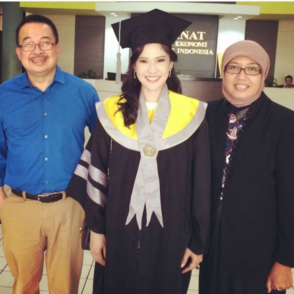 Maudy Ayunda dan 11 Artis yang Ramaikan #WisudaLDR2020, Berprestasi!