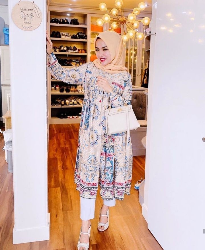 Selebgram dan Pengusaha Tajir, 10 Potret Mewah Rumah Medina Zein yang Modern
