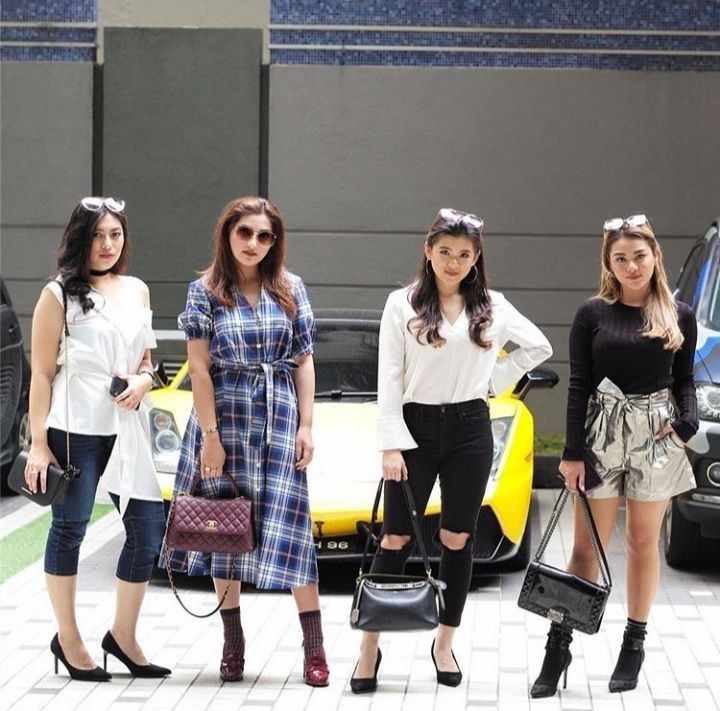 Hits Abis! 10 Potret Sekretaris Ashanty, Vindyka Giselle yang Memesona