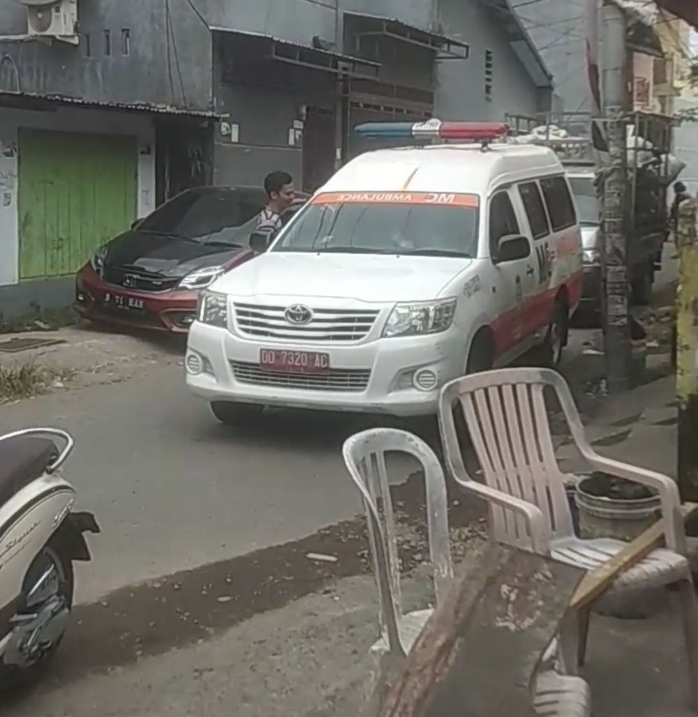 Tolak Petugas Rapid Test, Warga di Makassar Blokir Jalan