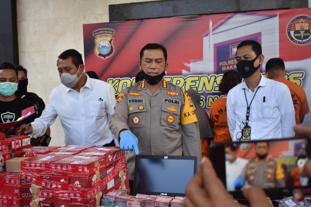 Komplotan Penjual Kartu Perdana Pakai NIK Ilegal Ditangkap di Makassar