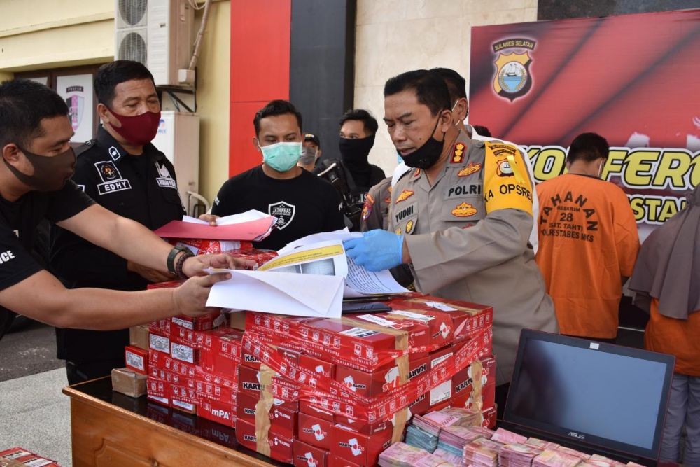 Komplotan Penjual Kartu Perdana Pakai NIK Ilegal Ditangkap di Makassar