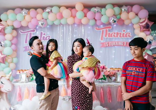 10 Foto Manis Pesta Ultah Thania & Thalia, Putri Kebangaan Ruben Onsu