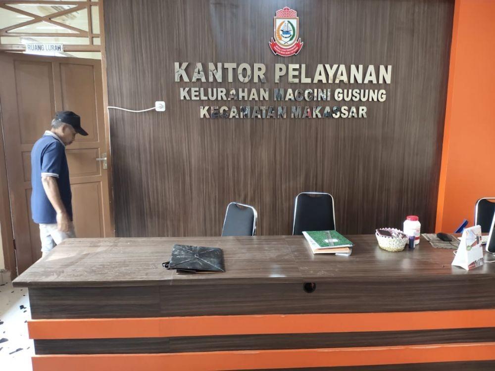 Minta Kejelasan Pasien Isolasi, Warga Rusak Kantor Lurah di Makassar