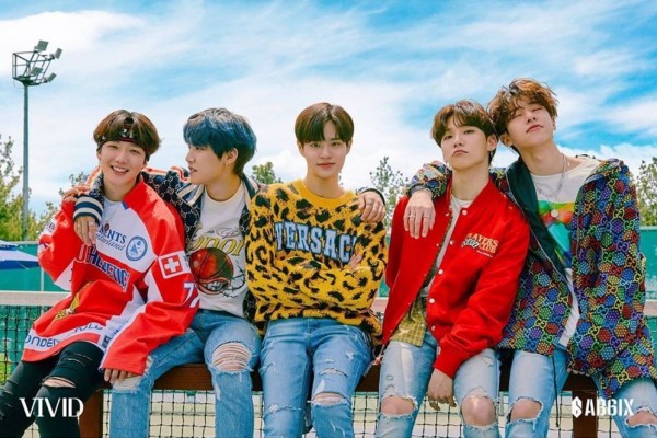 Keluar dari Grup, 10 Potret Kedekatan Lim Youngmin dengan Member AB6IX