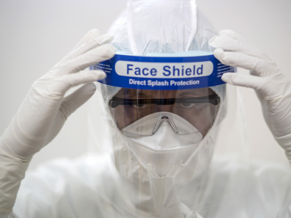 Lebih Efektif Mana Cegah Covid 19 Face Shield Atau Masker