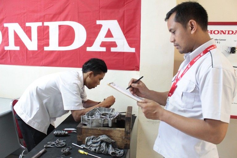 Tingkatkan Kualitas, Honda Revitalisasi TUK di SMK Mitra Binaan