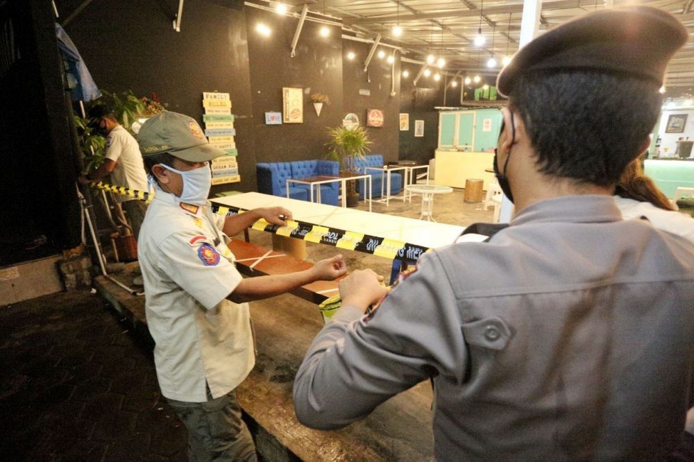 Ridwan Kamil Larang Restoran di Zona Merah Sediakan Makan di Tempat 