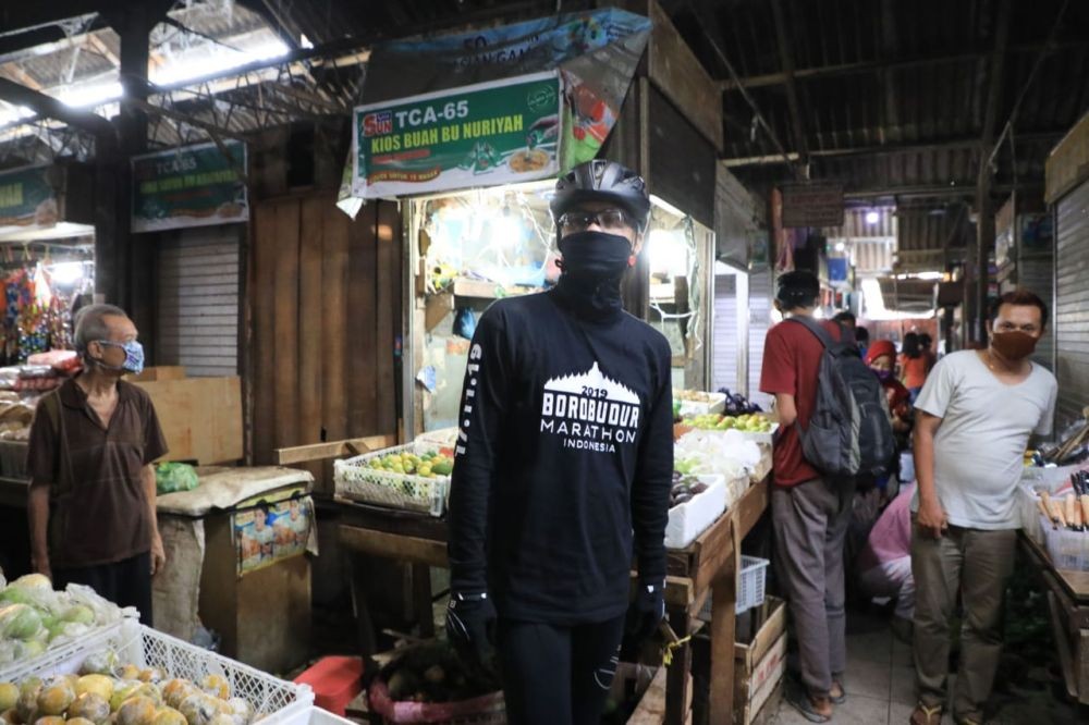 Berdesakan dan Tak Bermasker di Pasar Mangkang Semarang, Ganjar Geram