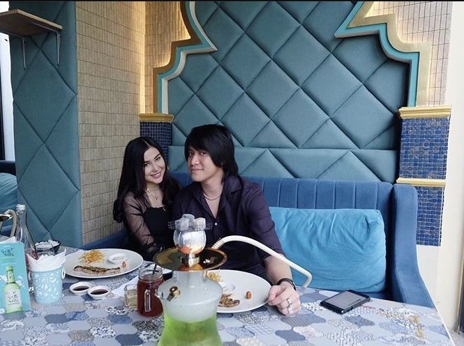 10 Potret Mesra Kevin dan Vicy yang Tunda Nikah karena Pandemik