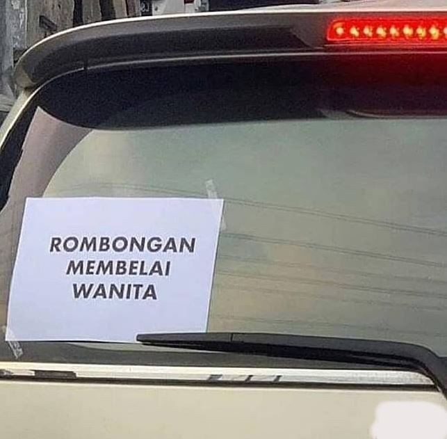 10 Tulisan Kocak di Mobil yang Bisa Buat Kamu Ngakak Sendiri