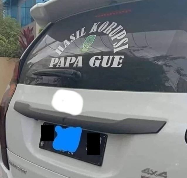Tulisan Lucu Ini Bikin Gagal Fokus saat Nyopir