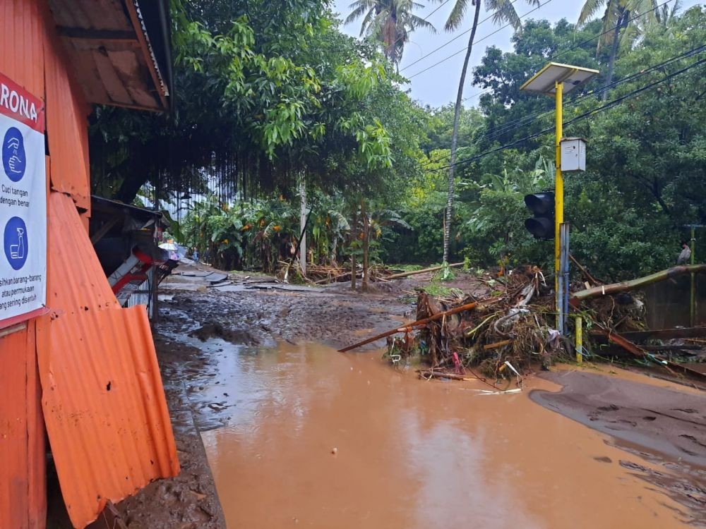 Banjir di Selatan Sulsel, Rujab Bupati Sinjai Ikut Tergenang